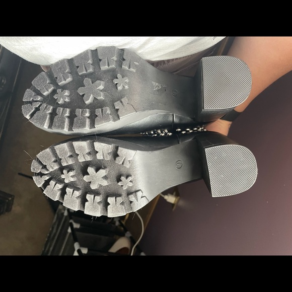 Size 9 stud boots - Picture 5 of 5